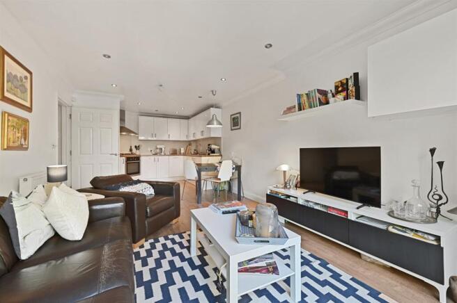 LR - Flat 2 Ashwell Court - 24 (1).jpg