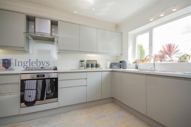 4 bed Detached for sale Image 7