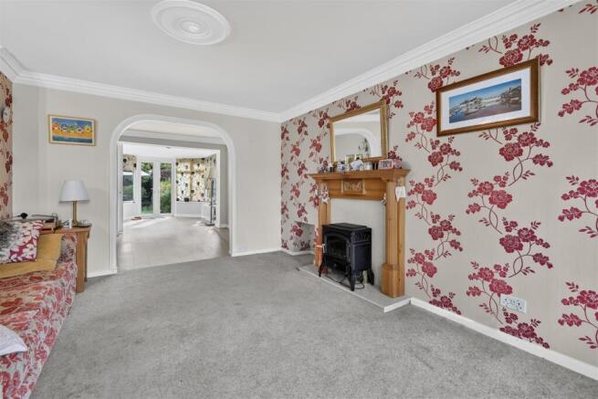 4 bed Detached for sale Image 3