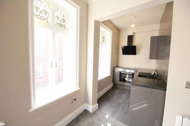2 bed Apartment to rent Image 4