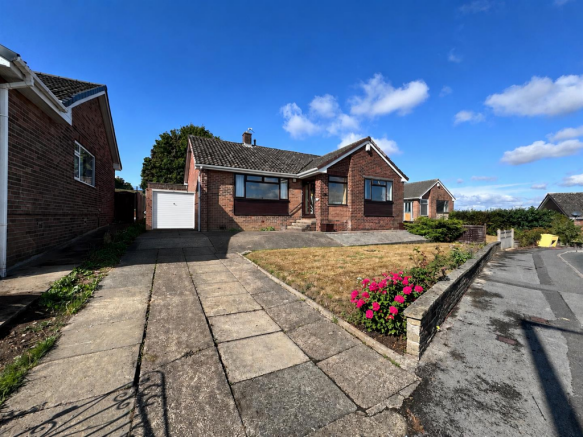 FRONT/DRIVEWAY