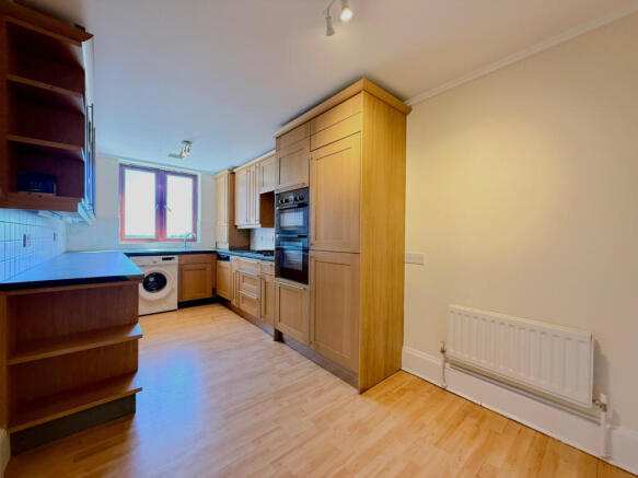 2 BEDROOM, 2 BATHROOM FLAT