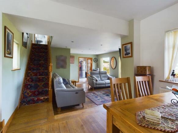 Lounge/Dining Room