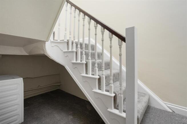 2 bed Apartment to rent Image 8