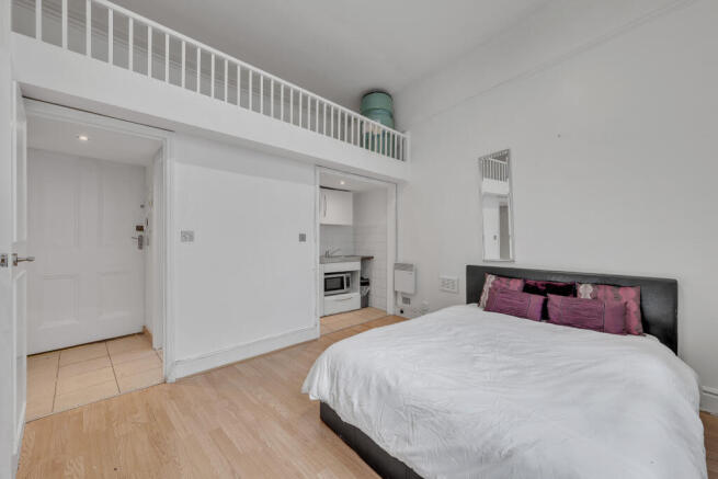 Flat 1a, 239 Earls Court Road, Earls Court, London, SW5 9AH