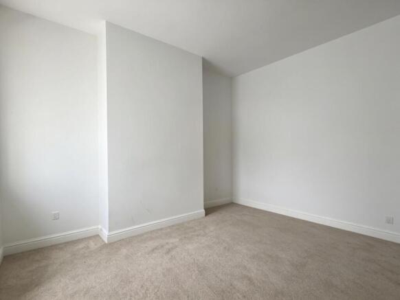 2 bed Terraced to rent Image 6