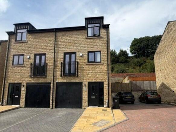 4 bed Semi-Detached for sale in todmorden
