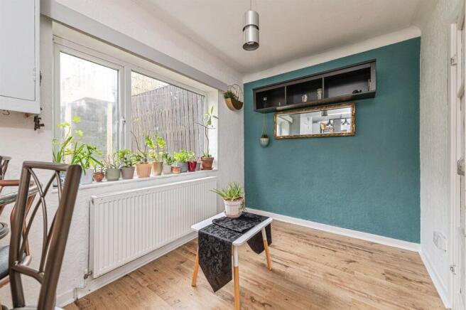 5 bed Semi-Detached for sale Image 6
