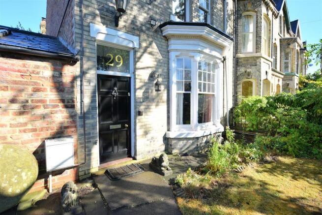 5 bed Town House to rent Image 7