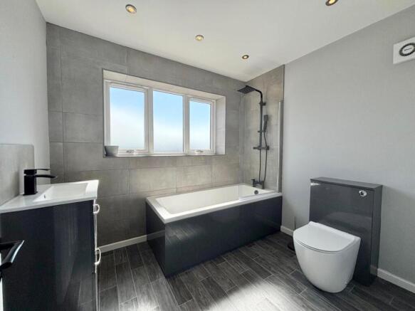 4 bed Detached for sale Image 12
