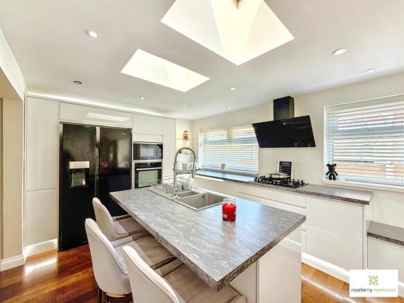 3 bed Semi-Detached for sale Image 11