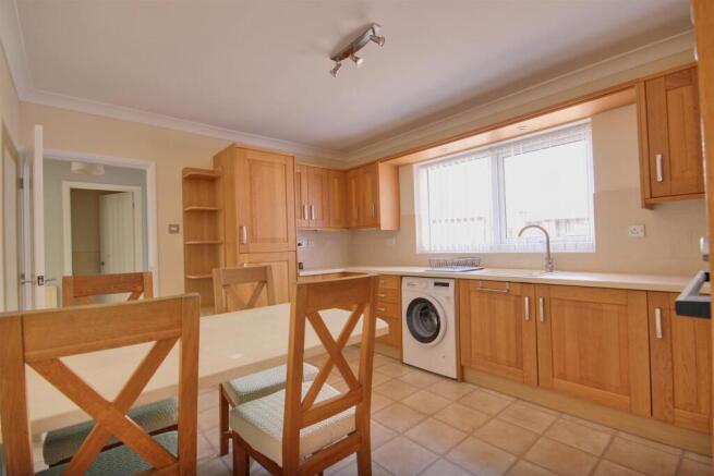 3 bed Detached Bungalow for sale Image 4
