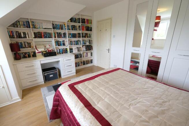 BEDROOM 2
