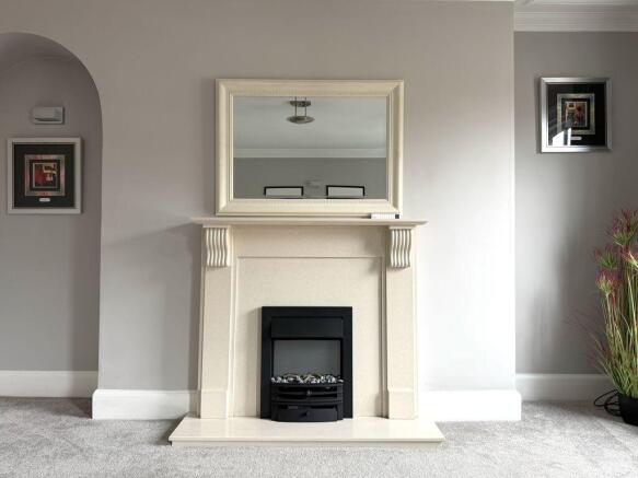 2 bed Flat for sale Image 4