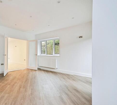 4 bed Detached for sale Image 7