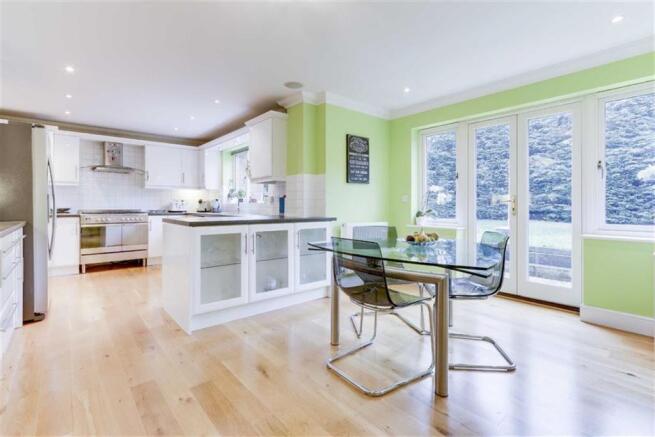 KITCHEN/FAMILY ROOM