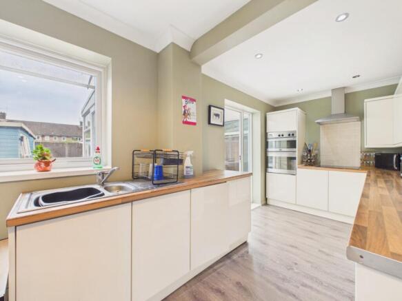 3 bed Terraced for sale Image 5