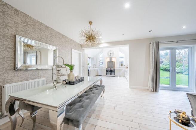 5 bed Detached for sale Image 7