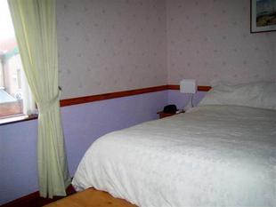 Bedroom 2 (Master)