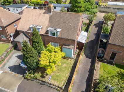 St. Davids Crescent, Gravesend, Kent, DA12 4AS