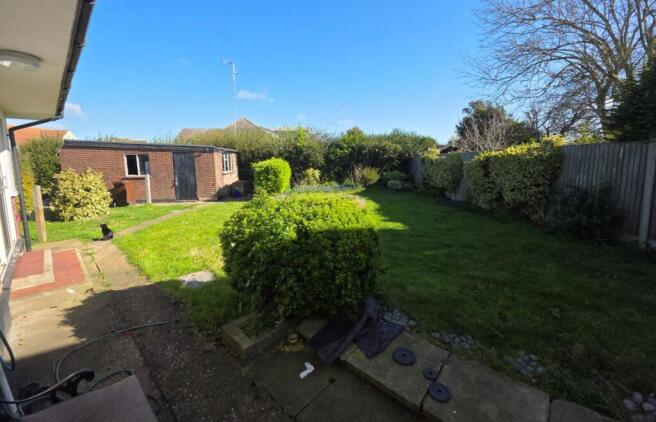 11 Dyke Crescent, Canvey Island, Essex, SS8 0QF photo 4