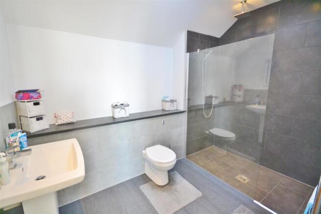 Master Bedroom En-Suite