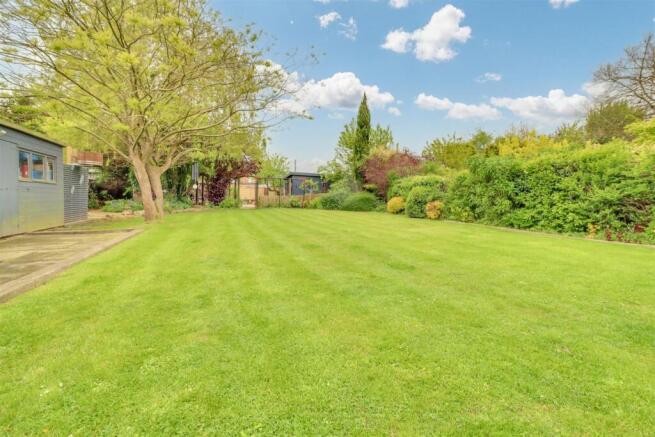 Nevendon Road, Wickford photo 2