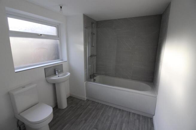 2 bed Terraced to rent Image 7