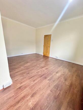 2 bed House to rent Image 6