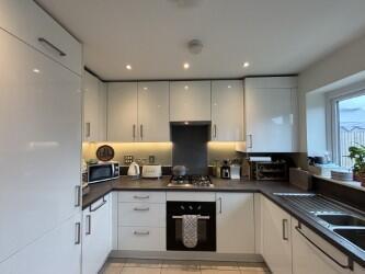 36 Lawrence Avenue - Image 3