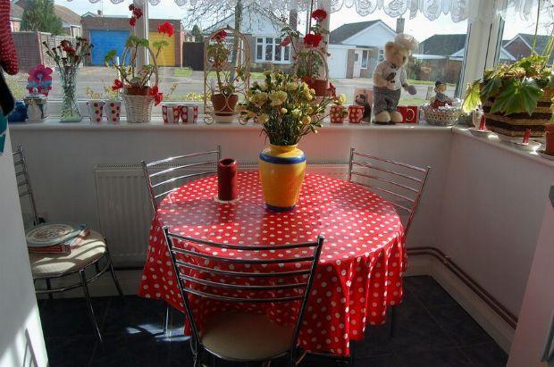 KITCHEN/DINING ROOM