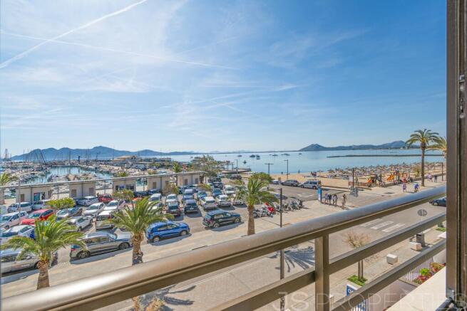 A unique corner in Puerto de Pollensa with sea views that will steal your heart.