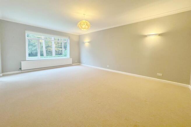 Living/Dining Area