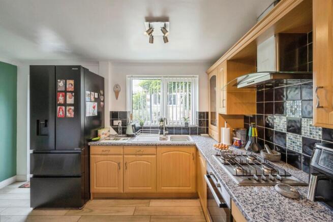 4 bed Detached for sale Image 10