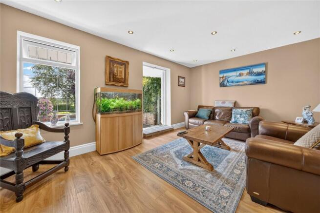 6 bed Detached for sale Image 4
