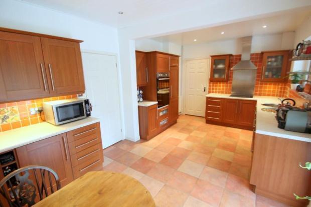 KITCHEN.B.ROOM