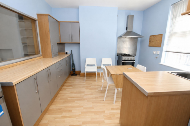 3 bed Terraced to rent Image 5