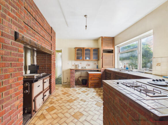 4 bed Apartment for sale Image 4