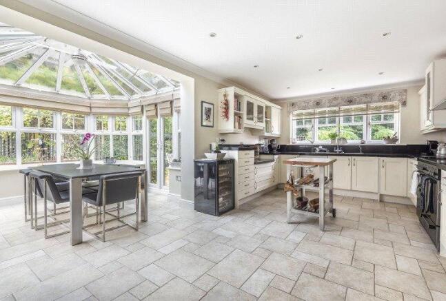 Kitchen / Dining Rm