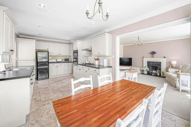 4 bed Detached for sale Image 4