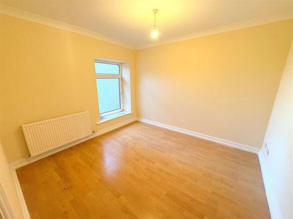 Bedroom 2a.jpg