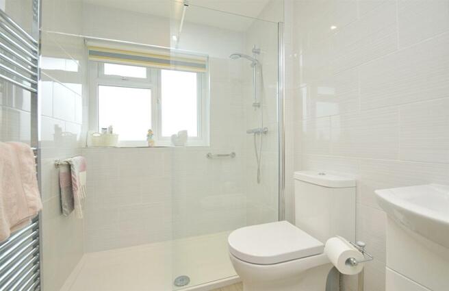 resizedShowerRoom2b.jpg