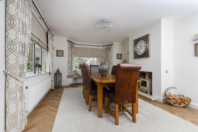 5 bed Detached for sale Image 10