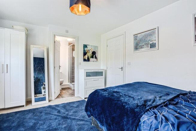 4 bed Detached for sale Image 12
