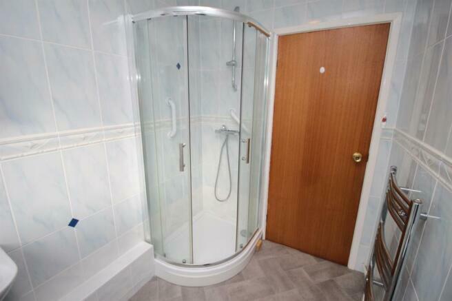 39 porset close shower room.jpg