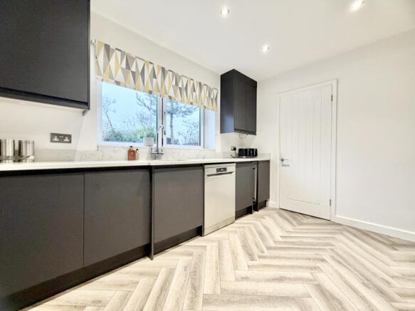 Lindsay Road, Garforth, West Yorkshire, LS25 photo 4