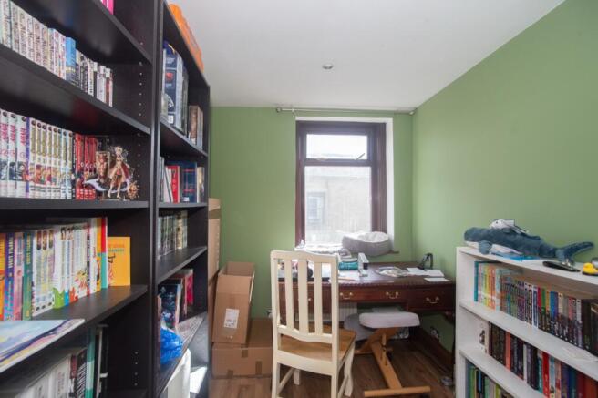 3 bed Flat for sale Image 9