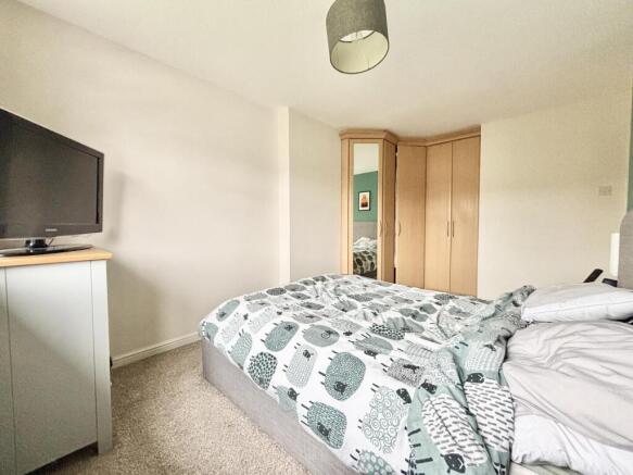 3 bed Semi-Detached for sale Image 9