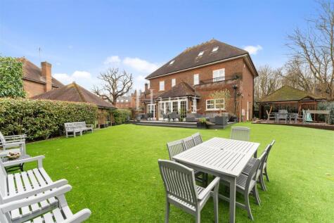 Regents Drive, Repton Park, IG8
