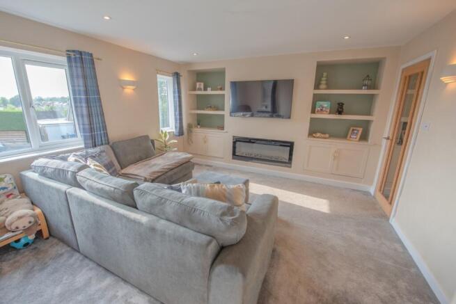 3 bed Semi-Detached for sale Image 8